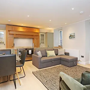 Joivy Modern And Airy Flat On The Historic Royal Mile , Edinburgh United Kingdom